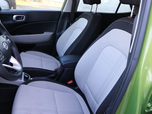 Used 2024 Hyundai Venue SEL FWD image 25