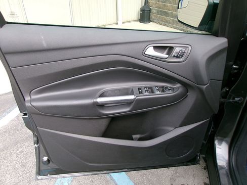 Used 2019 Ford Escape Titanium AWD/4WD image 16