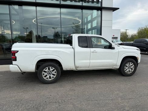 Used 2023 Nissan Frontier SV w/ SV Convenience Package AWD/4WD image 2