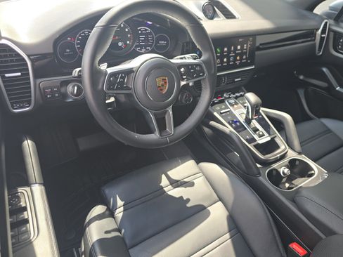 Certified 2023 Porsche Cayenne AWD/4WD image 4