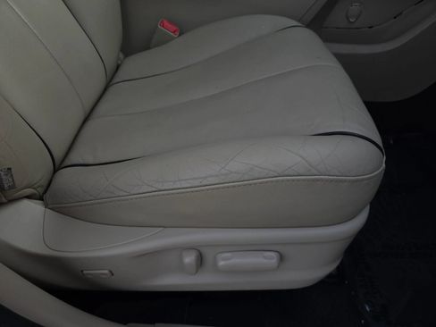 Used 2011 Toyota Venza AWD w/ Premium Pkg #2 image 21
