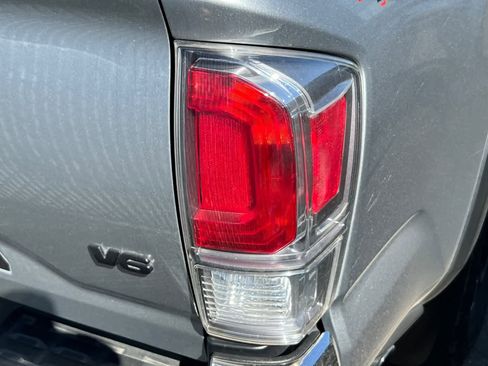 Used 2022 Toyota Tacoma TRD Off-Road w/ Black Out Package (TMS) image 16