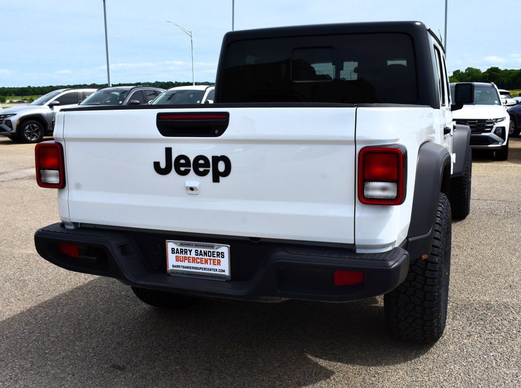 Used 2025 Jeep Gladiator Sport AWD/4WD image 11