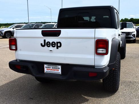 Used 2025 Jeep Gladiator Sport AWD/4WD image 11