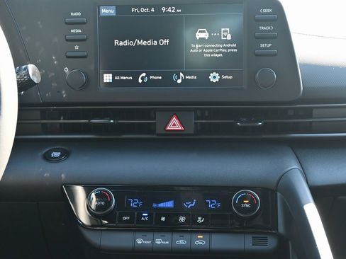 Certified 2025 Hyundai Elantra Sport image 18