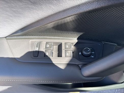 New 2026 Volkswagen Tiguan SE R-Line image 18