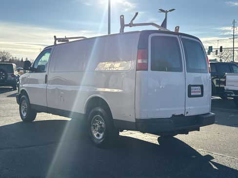 Used 2009 Chevrolet Express 2500 image 9