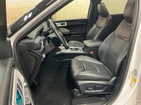 Used 2022 Ford Explorer Platinum w/ Equipment Group 601A AWD/4WD image 8