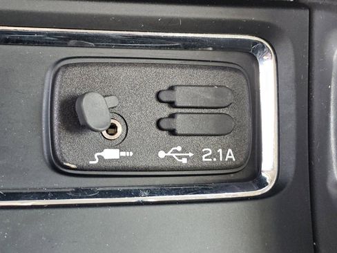 Used 2021 Subaru Ascent Premium w/ Convenience Package image 29