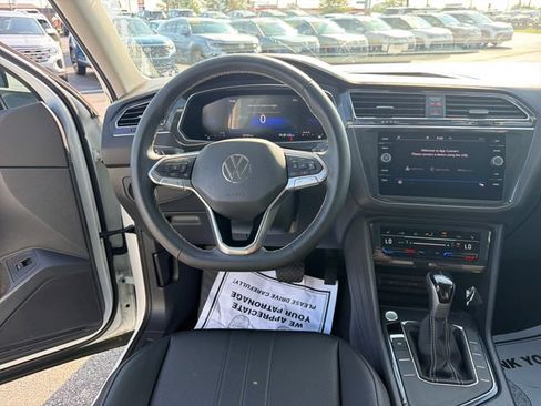 Certified 2023 Volkswagen Tiguan SE w/ Panoramic Sunroof Package FWD image 25