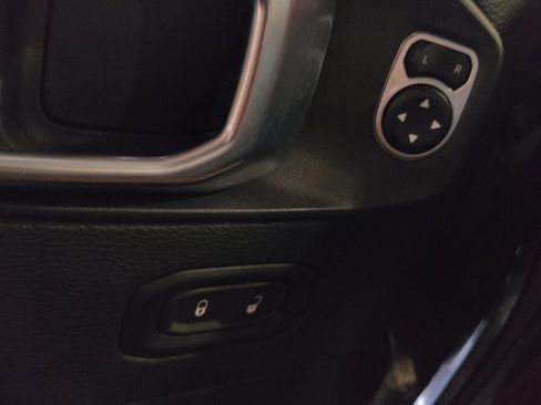 Used 2018 Jeep Wrangler Unlimited Rubicon w/ Safety Group AWD/4WD image 27