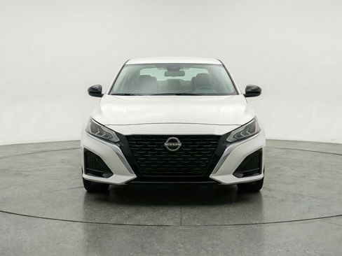 Used 2025 Nissan Altima 2.5 SV image 2