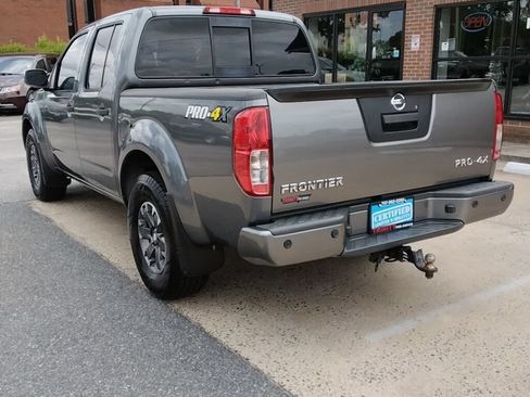 Used 2018 Nissan Frontier PRO-4X AWD/4WD image 2
