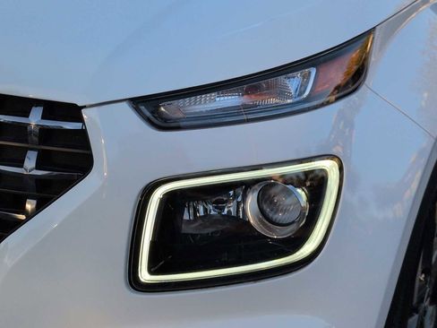 New 2025 Hyundai Venue Limited image 11