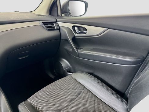 Used 2020 Nissan Rogue Sport SV w/ Technology Package image 24