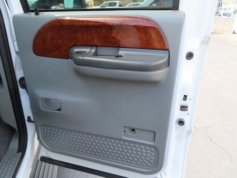 Used 2003 Ford F350 Lariat image 46