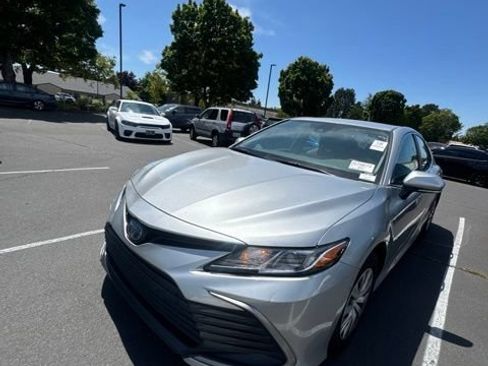 Used 2022 Toyota Camry LE FWD image 1