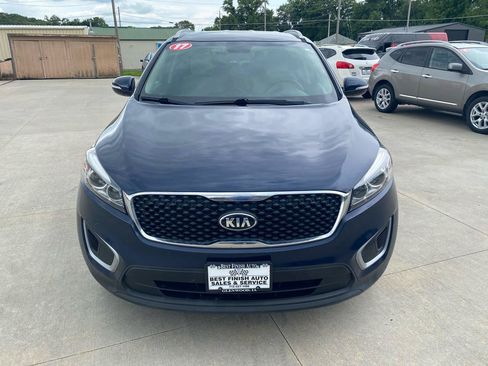 Used 2017 Kia Sorento AWD image 3