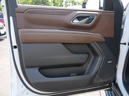 Used 2022 Chevrolet Suburban High Country AWD/4WD image 14