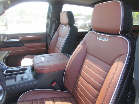 New 2026 GMC Sierra 3500 Denali Ultimate AWD/4WD image 13
