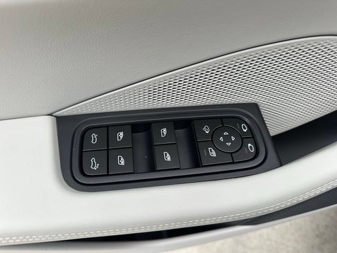 Certified 2026 Porsche Macan Electric RWD image 21