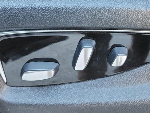 Used 2019 Cadillac Escalade Luxury w/ Escalade Sport Edition image 32