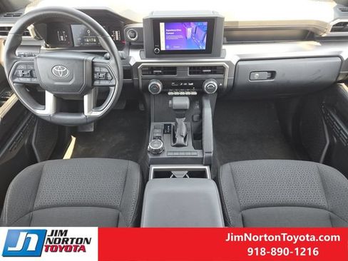 Used 2025 Toyota 4Runner SR5 AWD/4WD image 26