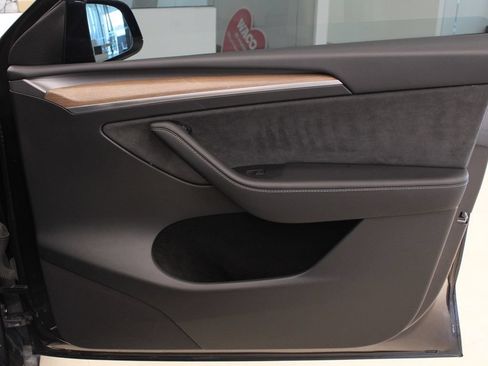 Used 2024 Tesla Model Y Long Range RWD image 15