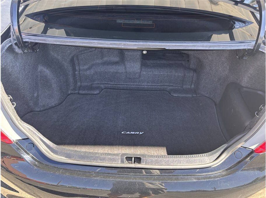 Used 2014 Toyota Camry XLE w/ Leather Package FWD image 18