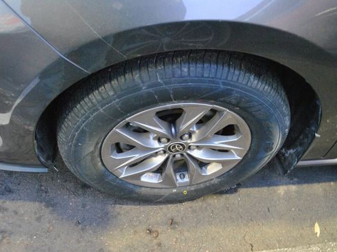 Certified 2022 Toyota Sienna XLE image 28