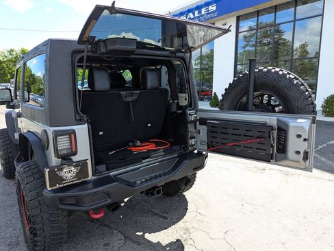 Used 2017 Jeep Wrangler Rubicon AWD/4WD image 39