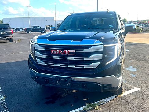 Used 2022 GMC Sierra 1500 SLE w/ X31 Off-Road Package AWD/4WD image 2