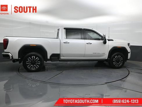 Used 2024 GMC Sierra 2500 Denali Ultimate AWD/4WD image 3