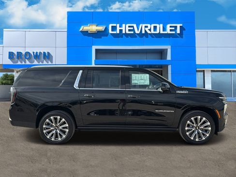 New 2026 Chevrolet Suburban High Country image 2