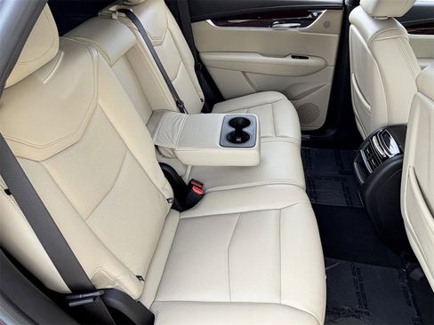 Used 2018 Cadillac XT5 Luxury w/ Driver Awareness Package image 13