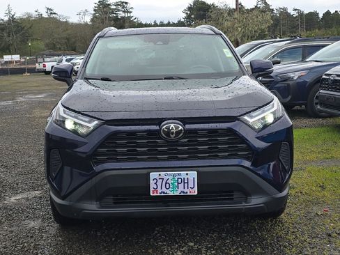 Used 2022 Toyota RAV4 XLE w/ Convenience Package image 3