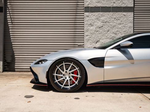 Used 2019 Aston Martin V8 Vantage Coupe RWD image 16
