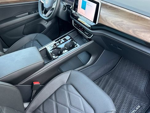 New 2026 Volkswagen Atlas SE image 15