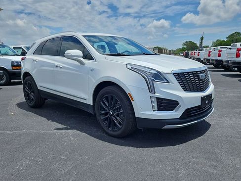 Certified 2022 Cadillac XT5 Premium Luxury w/ Technology Package FWD image 8