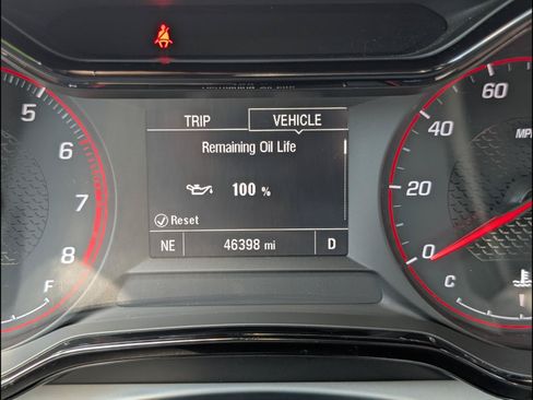 Used 2024 Chevrolet Trax RS w/ Sunroof Package FWD image 10