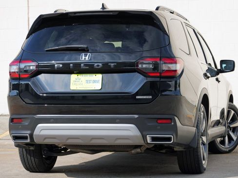Used 2023 Honda Pilot Touring image 5