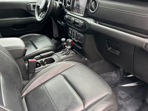 Used 2023 Jeep Wrangler Sahara image 16