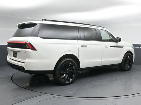 Used 2025 Lincoln Navigator L Reserve w/ Jet Appearance Package image 7