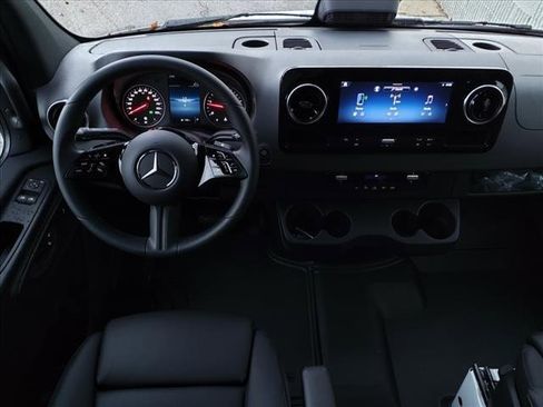 New 2025 Mercedes-Benz Sprinter 4500 image 8