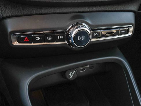 Used 2023 Volvo XC40 B5 Ultimate w/ Protection Package Premier image 39