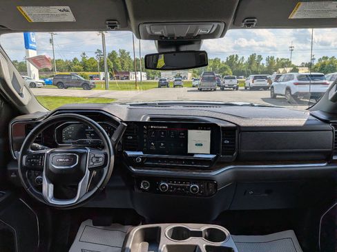 Used 2023 GMC Sierra 1500 SLE w/ X31 Off-Road Package AWD/4WD image 22