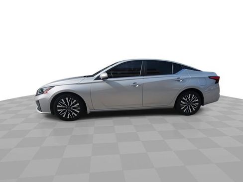 Used 2023 Nissan Altima 2.5 SV FWD image 5