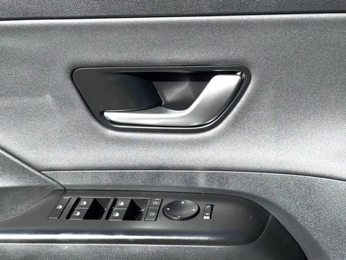 Used 2024 Hyundai Kona Limited image 21