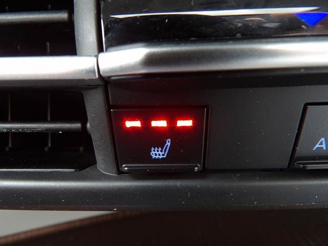 Used 2022 Toyota Sienna XLE FWD image 22