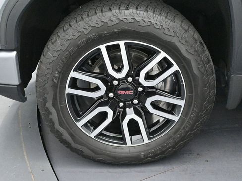 Used 2025 GMC Sierra 1500 AT4 w/ AT4 Premium Package AWD/4WD image 37